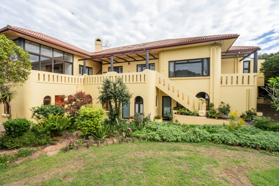 7 Bedroom Property for Sale in West Beach Eastern Cape